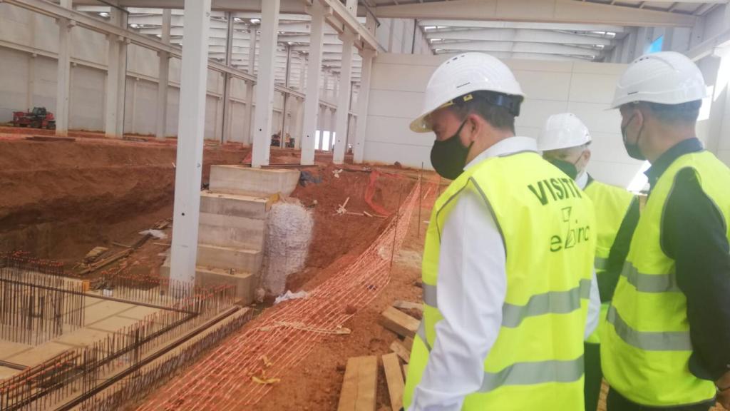 Así ha sido la visita de Francisco Requejo a las instalaciones de la empresa Latem Aluminium en Villabrázaro 5