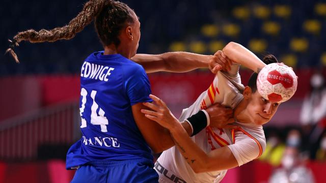 Alicia Fernández en el Francia - España de balonmano femenino