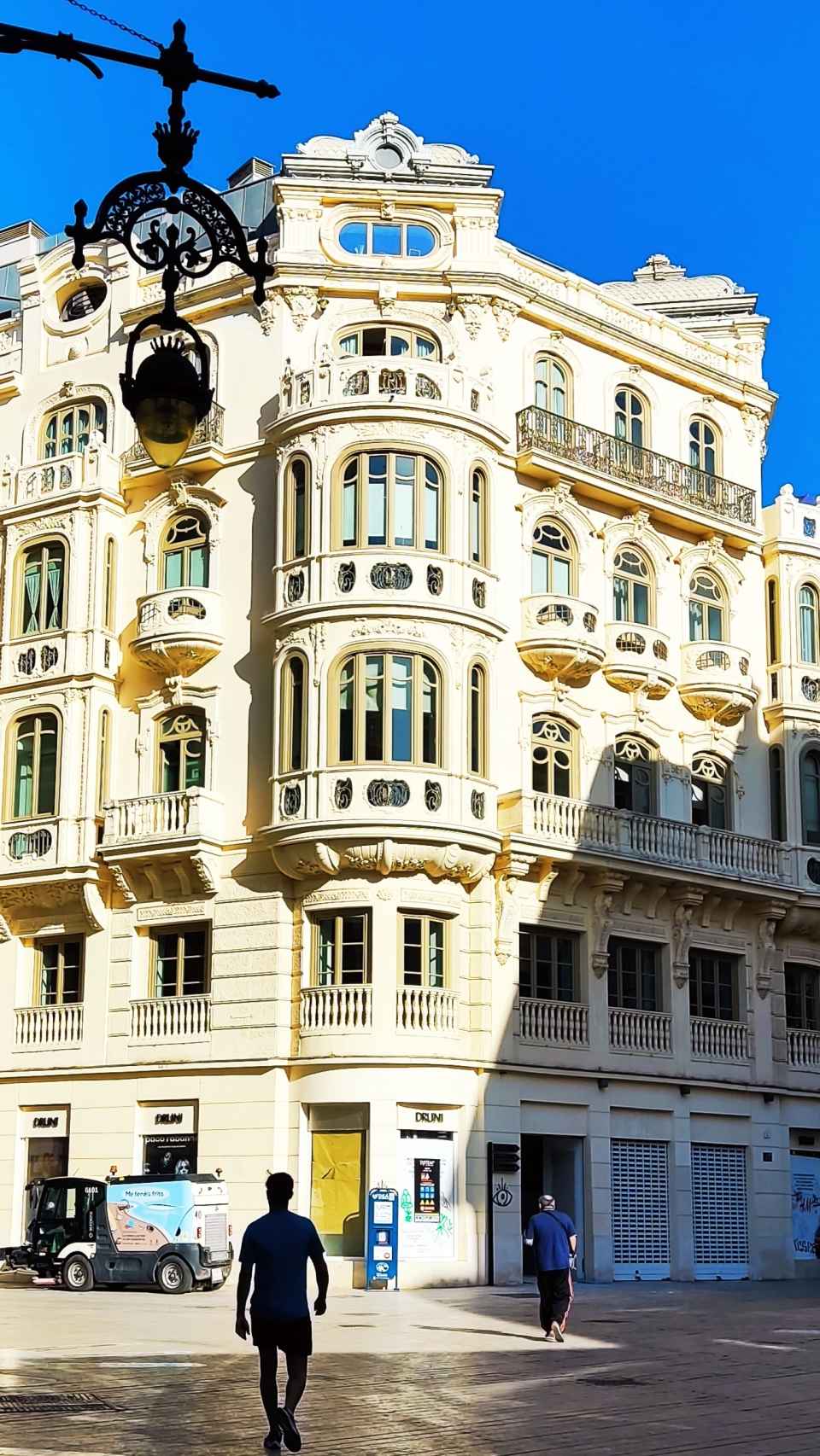 Vista del histórico edificio Félix Sáenz, en el Centro de Málaga.