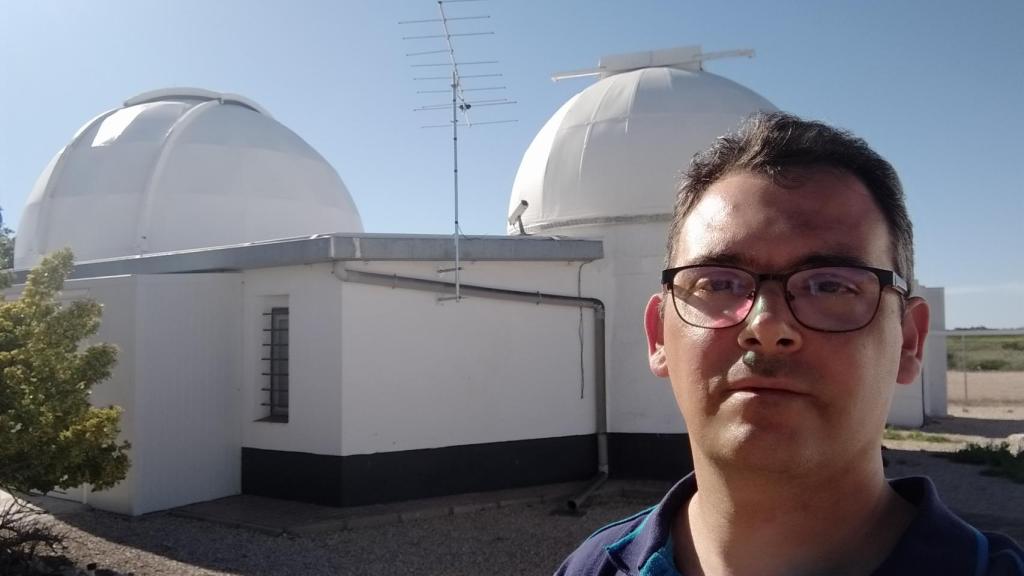 Victoriano Canales en el observatorio de La Hita, en La Puebla de Don Fadrique (Toledo)