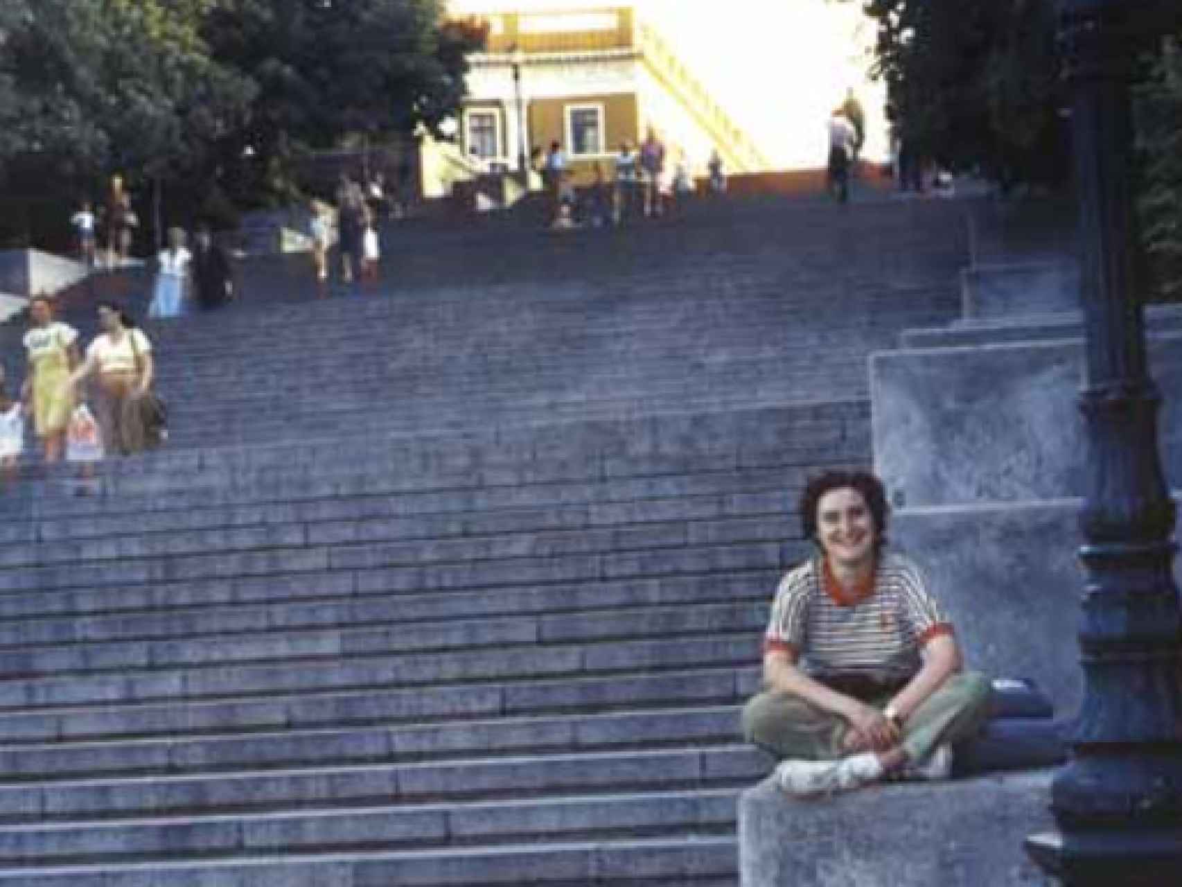 Sara en las famosas escaleras de Odesa que aparecen en la película 'El acorazado Potemkin'.