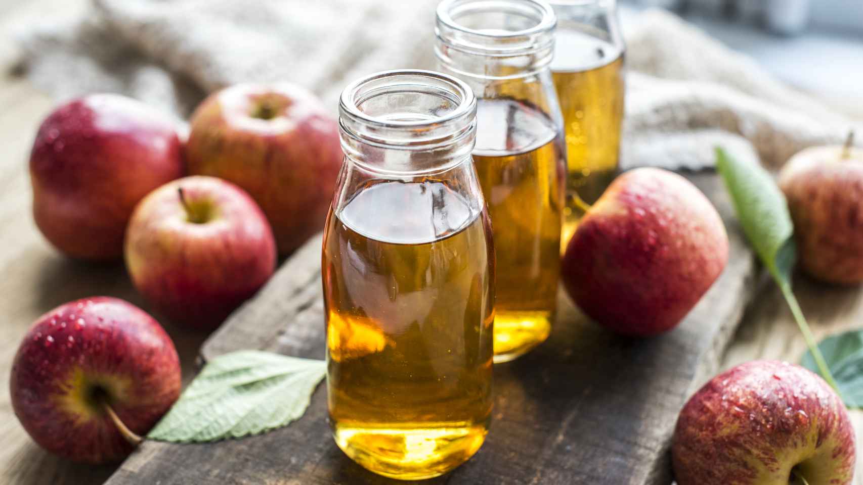 Cómo eliminar la caspa con vinagre de manzana
