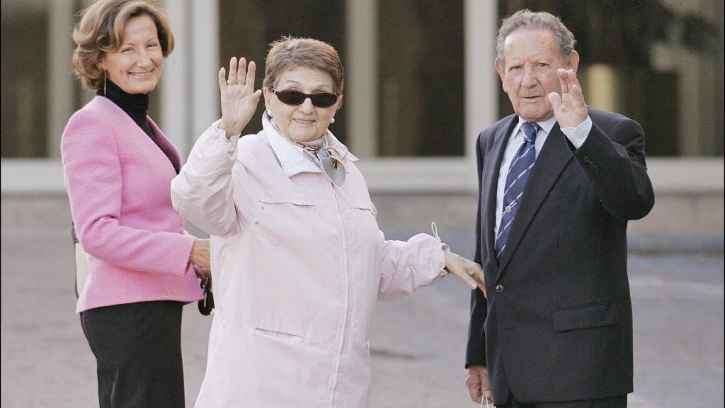 Paloma Rocasolano junto a sus padres, Enriqueta y Francisco, los abuelos de Letizia.