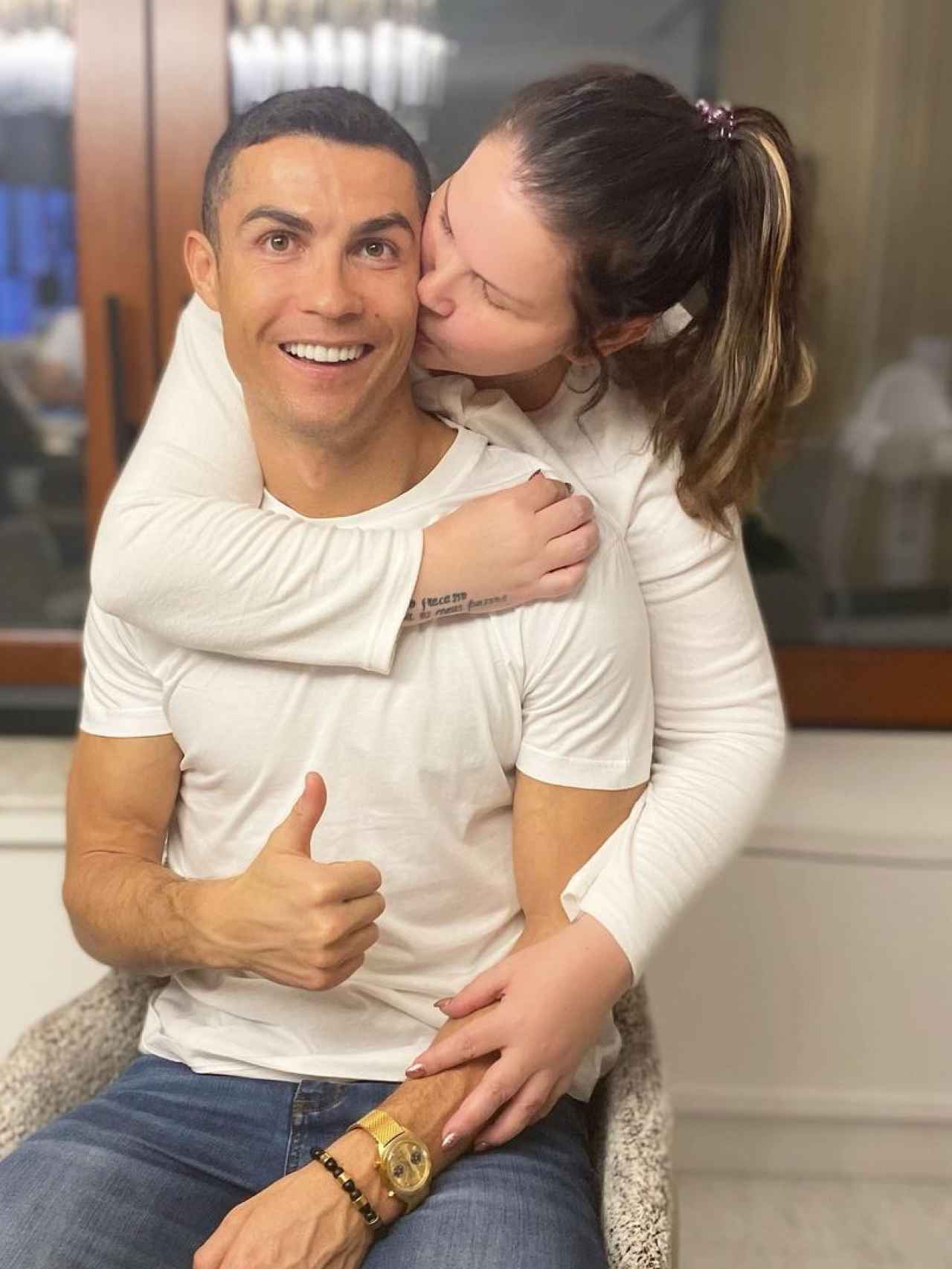 Katia Aveiro y Cristiano Ronaldo en una imagen compartida en redes sociales.