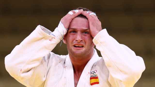 Niko Shera llora tras perder ante Davlat Bobonov en la repesca de los -90kg masculinos de judo