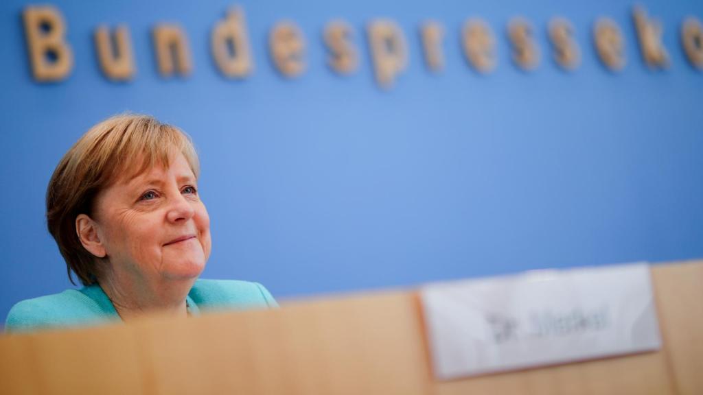 Angela Merkel durante la rueda de prensa que concede todos los veranos en la Asociación de periodistas.