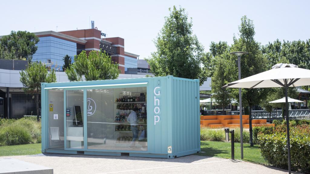 Ghop, el primer supermercado 'fantasma', es un local situado en el jardín del centro comercial Moraleja Green.