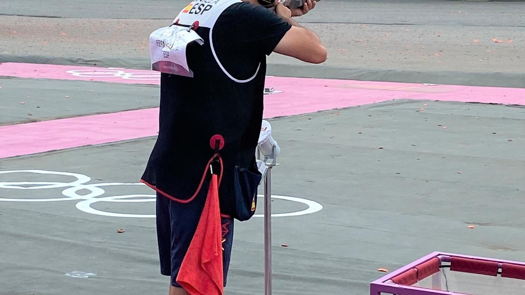 Alberto Fernández compitiendo en foso masculino tiro olímpico en los JJOO de Tokio 2020