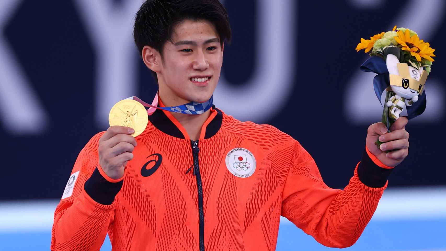 Daiki Hashimoto con la medalla de oro en gimnasia de los JJOO de Tokio 2020