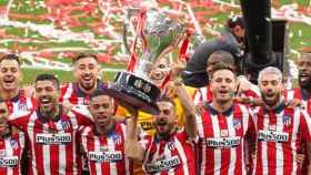 Jugadores del Atlético de Madrid celebrando el título de liga la temporada pasada.