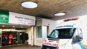 Puerta de las urgencias del hospital Virgen de la Victoria de Málaga.
