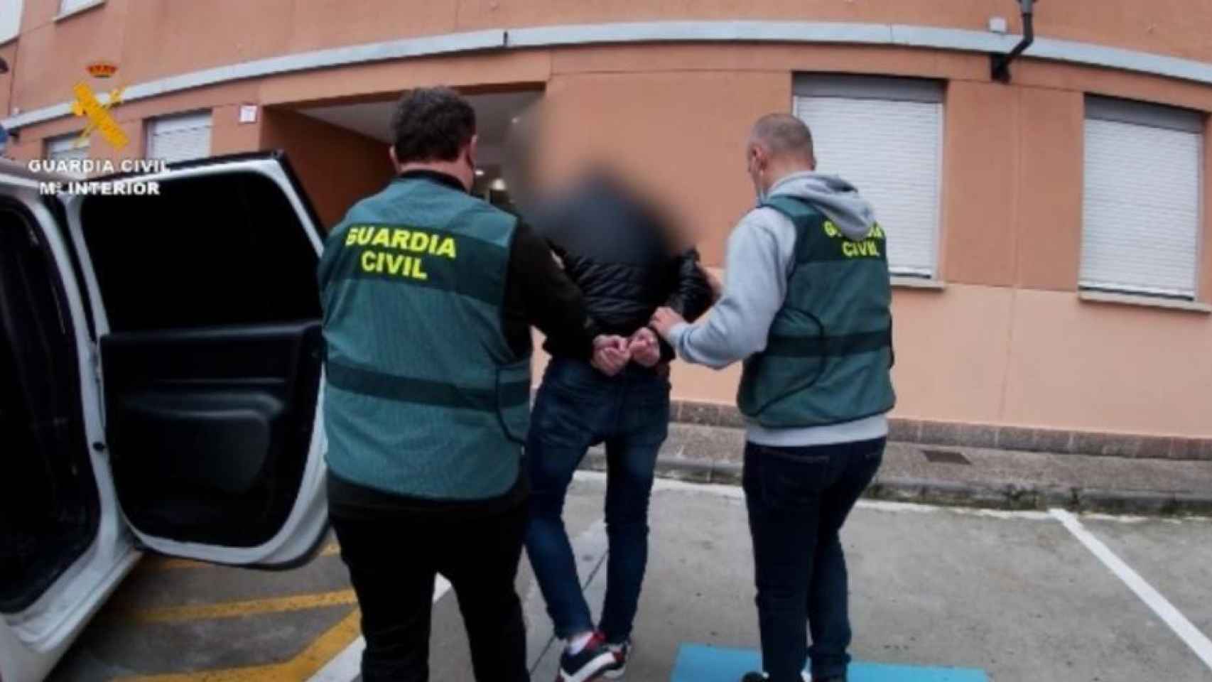 La Guardia Civil arresta a un abusador de menores, en una imagen de archivo.