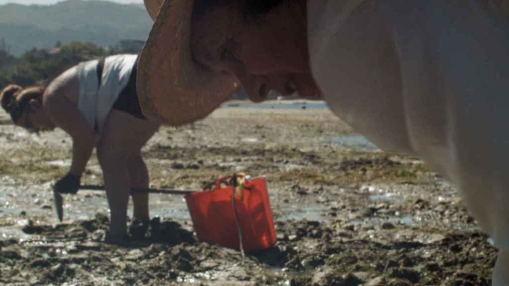 Imagen promocional del documental ‘Tatuado nos ollos levamos o pouso’ de Diana Toucedo