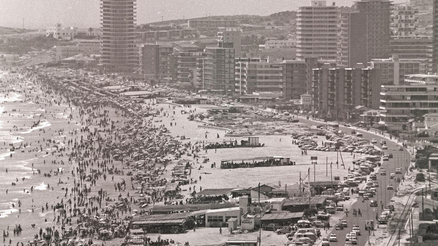 Playa de San Juan de Alicante, 1970.