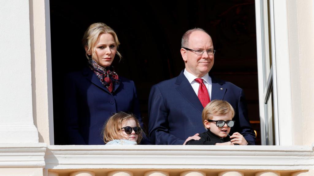 La familia, durante la procesión de Santa Devota, en 2020.