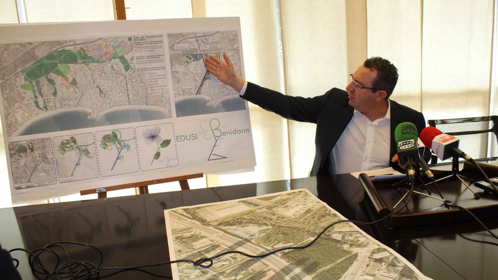 El alcalde de Benidorm, Toni Pérez, presentando los proyectos.