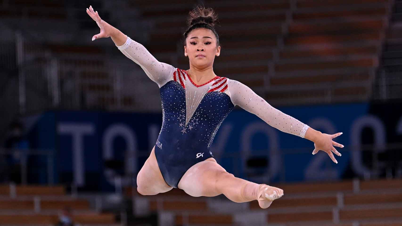 Sunisa Lee, durante el all-around de los Juegos Olímpicos de Tokio 2020