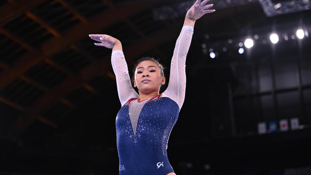 Sunisa Lee, durante el all-around de los Juegos Olímpicos de Tokio 2020