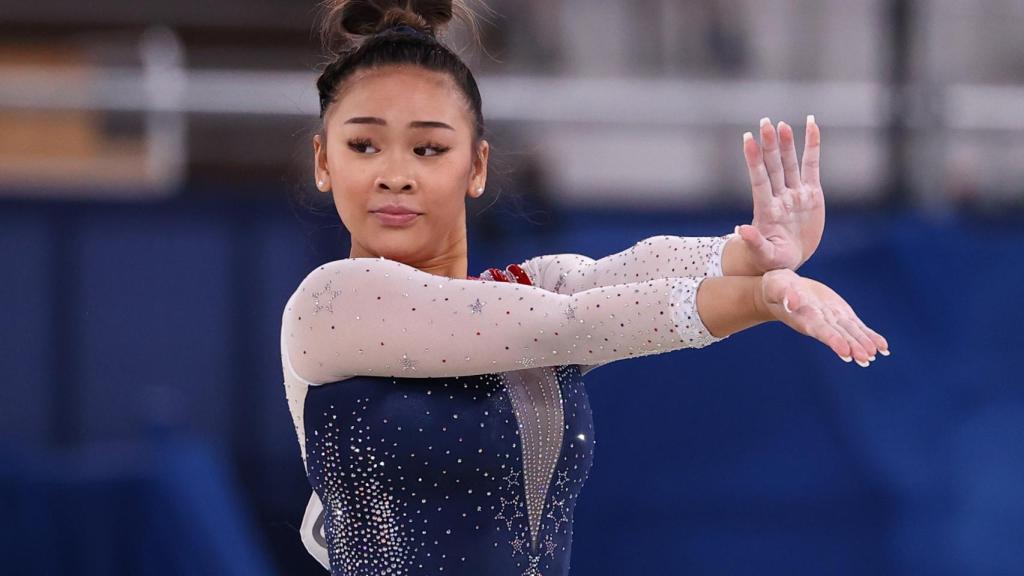 Sunisa Lee, durante el all-around de los Juegos Olímpicos de Tokio 2020