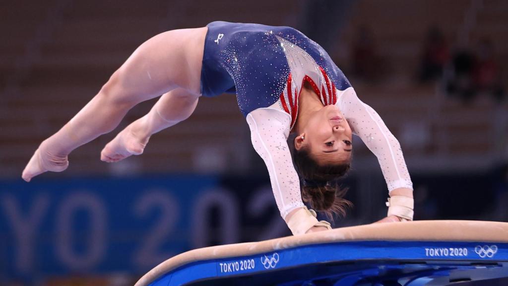 Sunisa Lee, durante el all-around de los Juegos Olímpicos de Tokio 2020