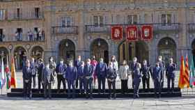 La XXIV Conferencia de Presidentes, en imágenes: vivas al Rey, insultos a Sánchez y ni rastro de Aragonès