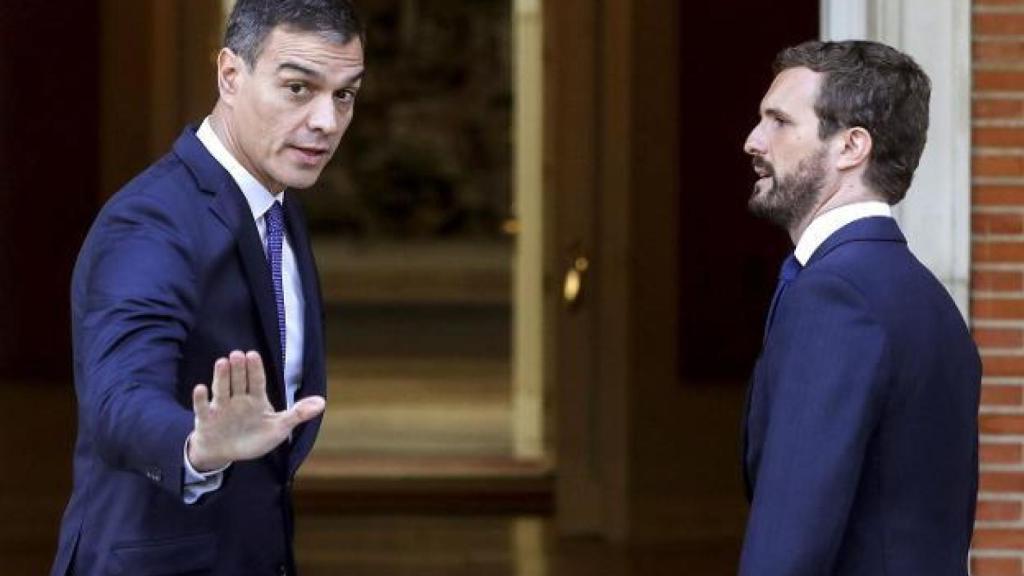 Sánchez  y Casado, en una imagen de archivo de una reunión en Moncloa en octubre de 2019./