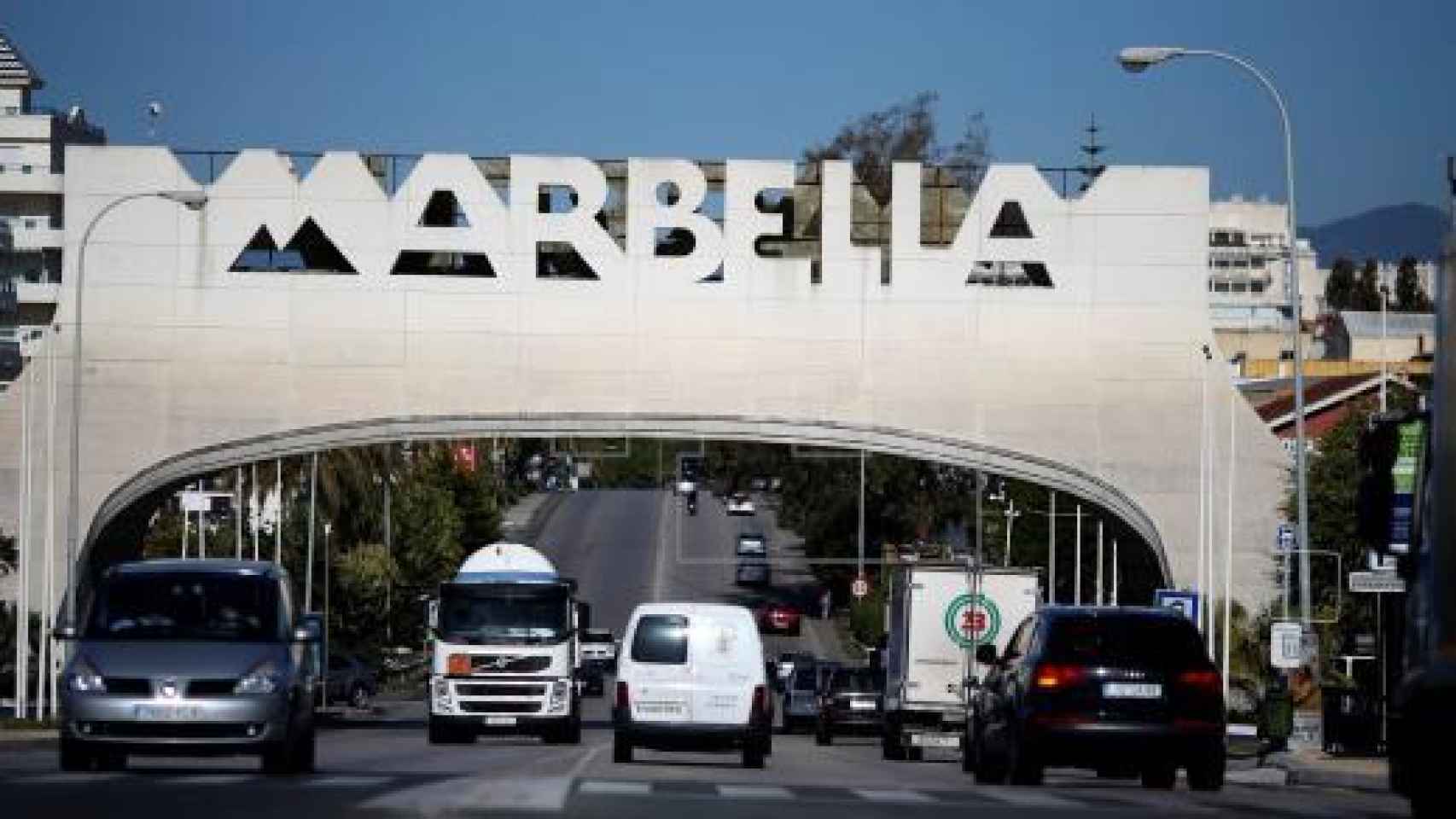 Entrada al municipio de Marbella, donde se aplicará el toque de queda.