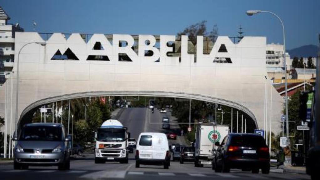 Entrada al municipio de Marbella, donde se aplicará el toque de queda.