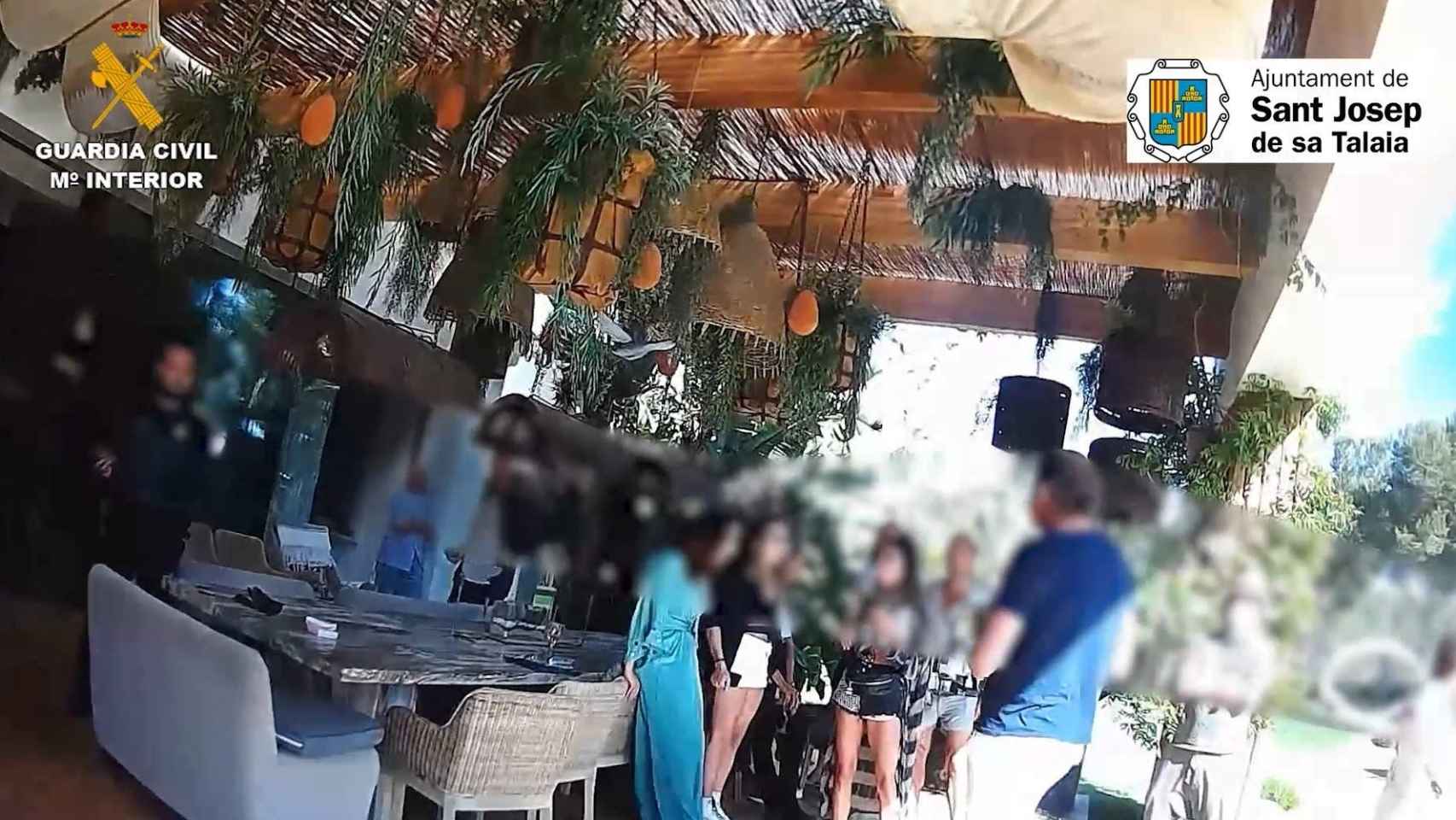 La Guardia Civil interviene una fiesta privada en Ibiza, en una imagen de archivo.