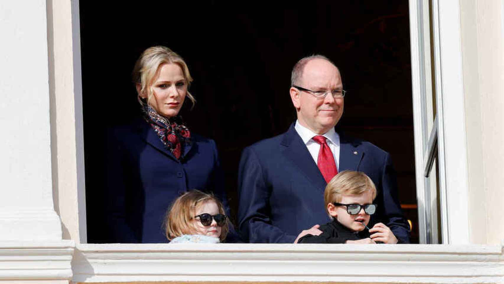 La familia durante la procesión de Santa Devota, en 2020.