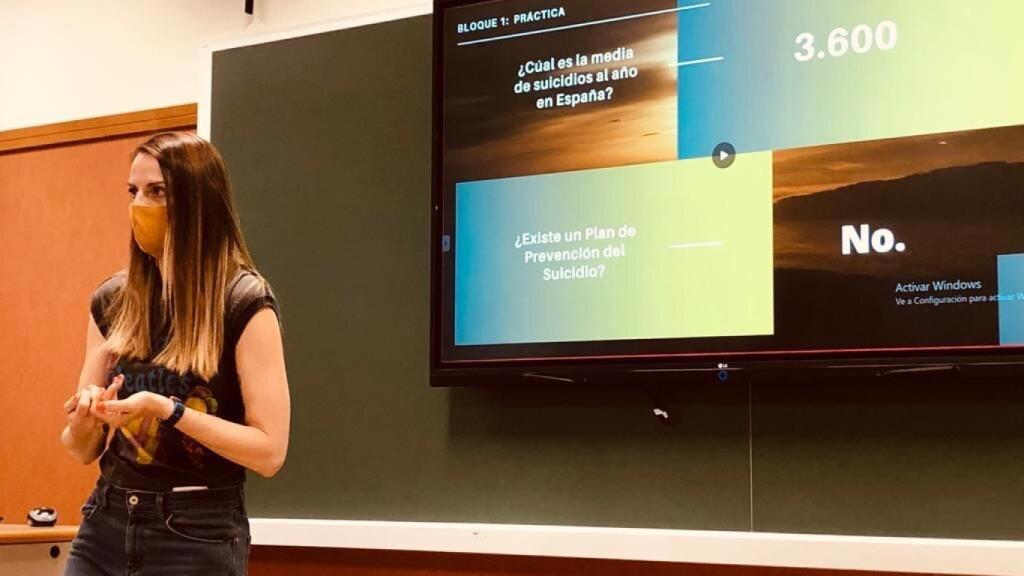 María de Quesada en un taller de prevención del suicidio.