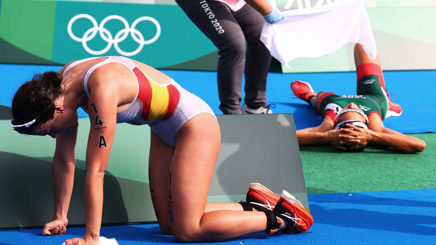 Anna Godoy tras terminar su participación en el relevo mixto de triatlón de los JJOO de Tokio 2020