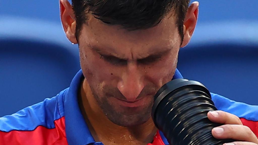 Djokovic se da aire fresco en los JJOO ante el calor de Tokio