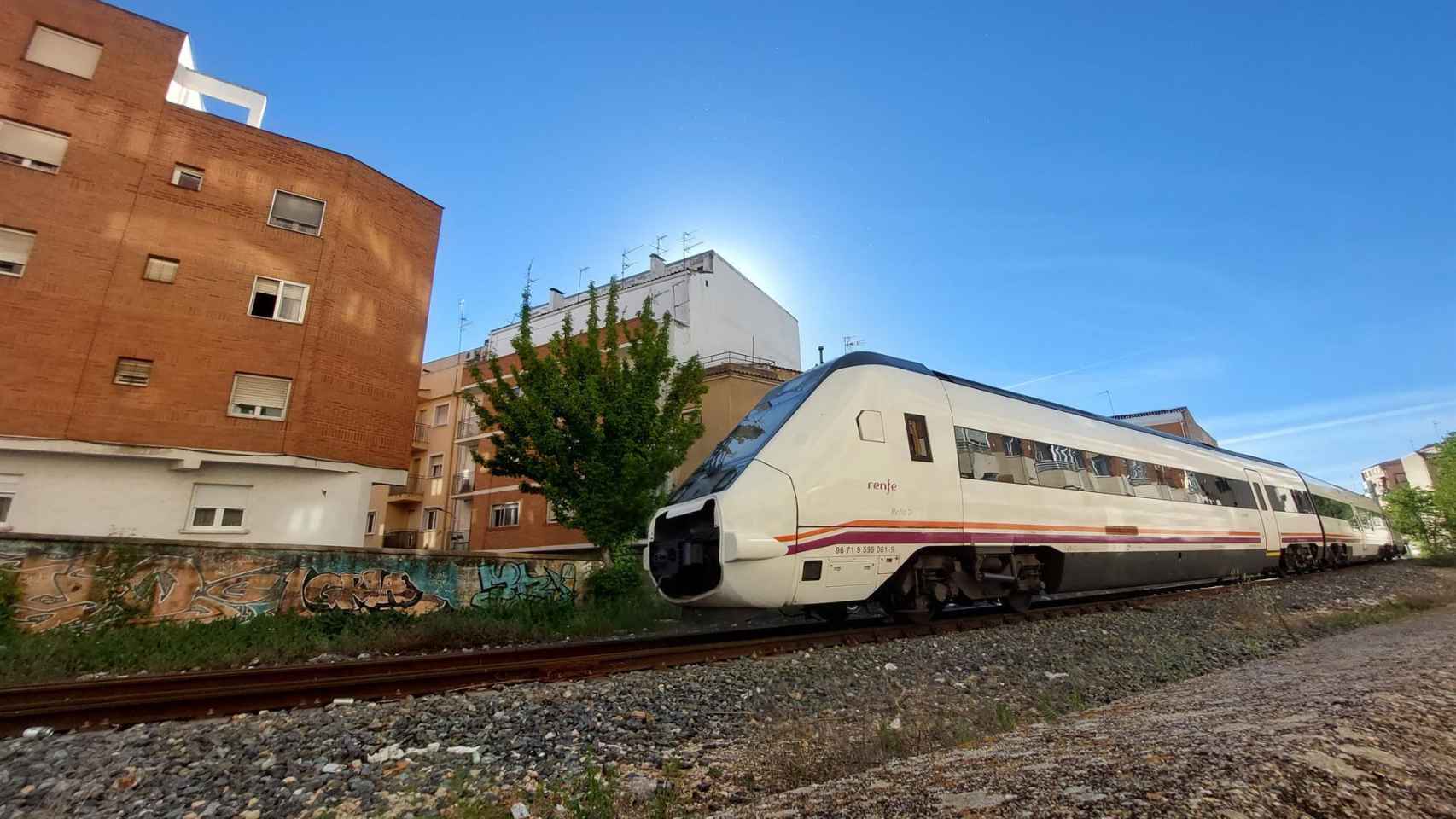 El Gobierno dice que es imposible avanzar una fecha para reabrir el tren convencional entre Cuenca y Utiel
