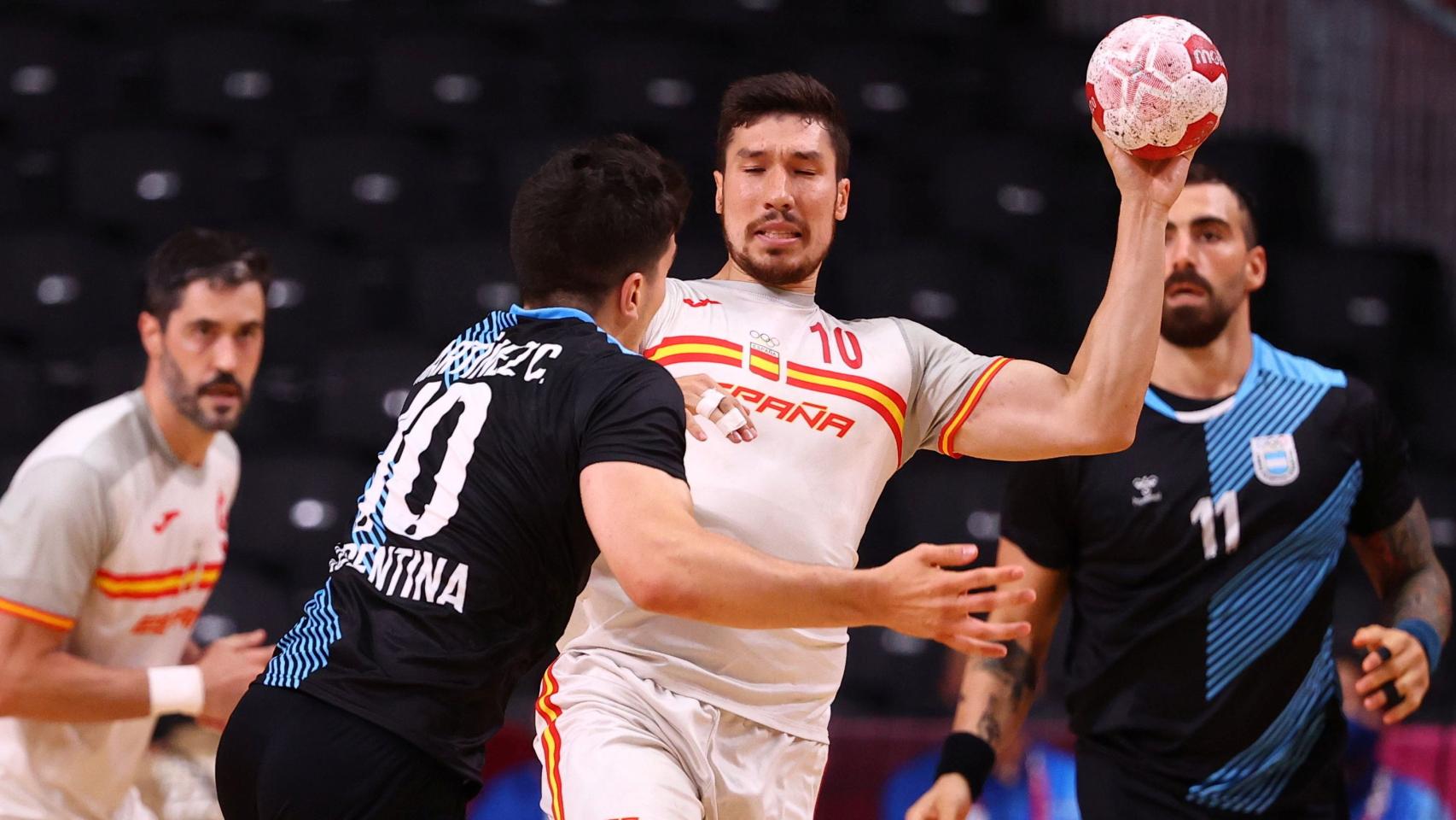 Alex Dujshebaev durante el España - Argentina de balonmano