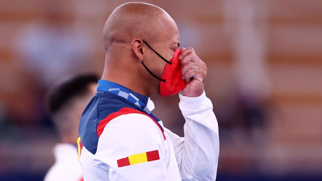 La emoción de Ray Zapata recogiendo su medalla de plata