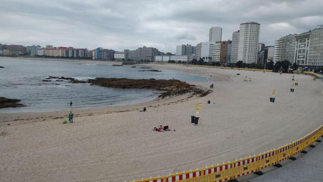 La playa de Riazor, vacía el día 1 de agosto