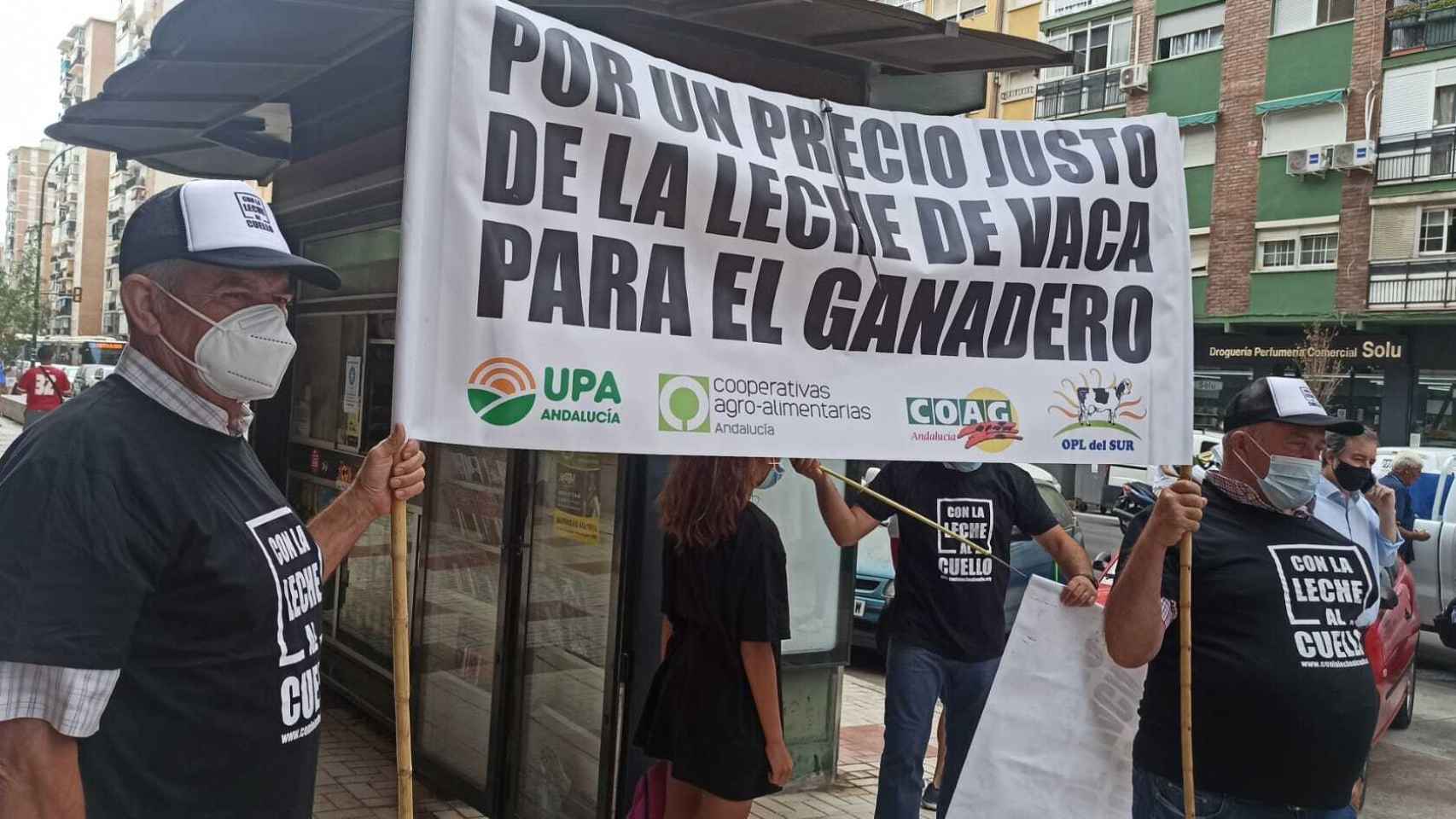Pancarta en la concentración de ganaderos en Málaga por el precio de la leche.