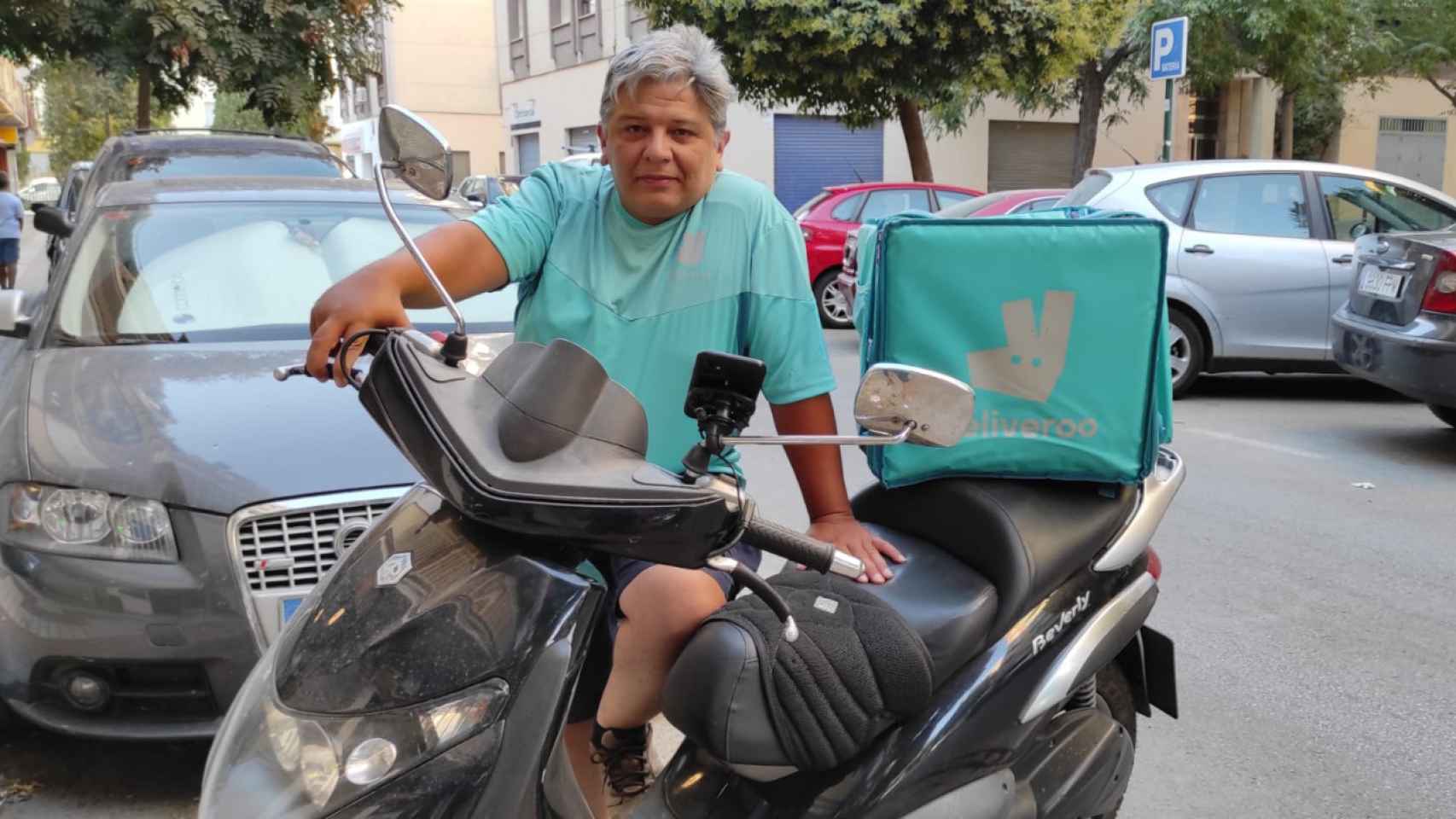 Sebastián Honorato, 'rider' de Deliveroo y delegado de la Asociación Autónoma de Riders.