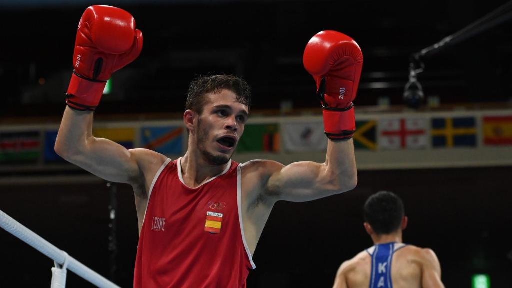 Gabriel Escobar celebrando su combate en Tokio