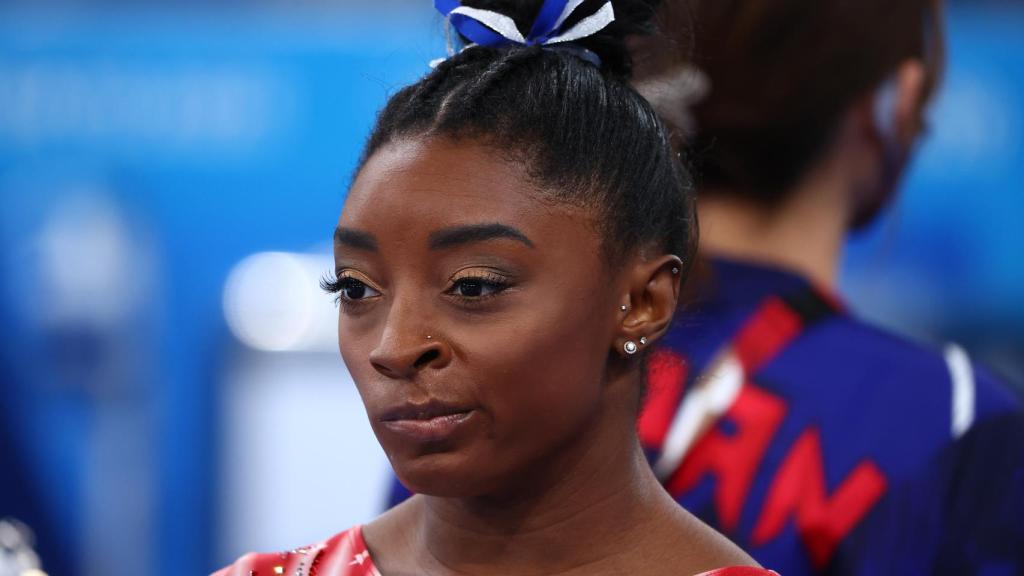 Simone Biles antes de la final del ejercicio en barra