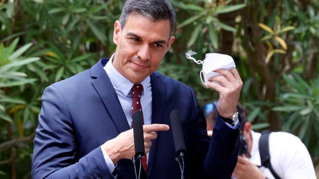 El presidente del Gobierno, Pedro Sánchez, tras mantener el tradicional despacho de verano con el rey Felipe VI. Efe