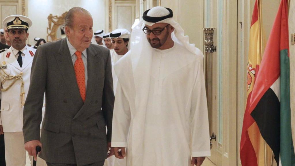 El rey emérito Juan Carlos I junto al príncipe heredero de Abu Dabi, Mohamed bin Zayed.