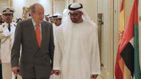 El rey emérito Juan Carlos I junto al príncipe heredero de Abu Dabi, Mohamed bin Zayed.