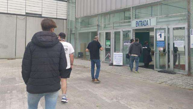 Entrada para acceder a Expocoruña en una jornada de vacunación contra la Covid-19.