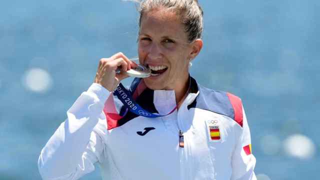 Teresa Portela con su medalla en Tokio.