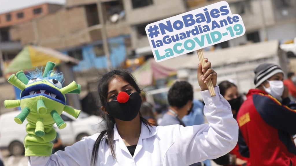 Manifestación de sanitarios peruanos contra la gestión de la Covid.  Mariana Bazo. EP.