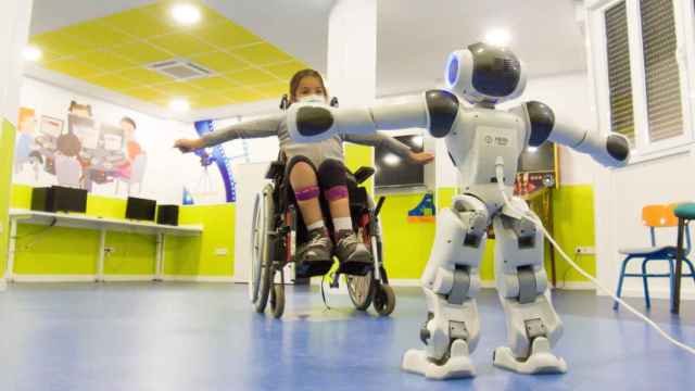 Inrobics, el robot toledano que ayudará a niños con lesiones medulares jugando