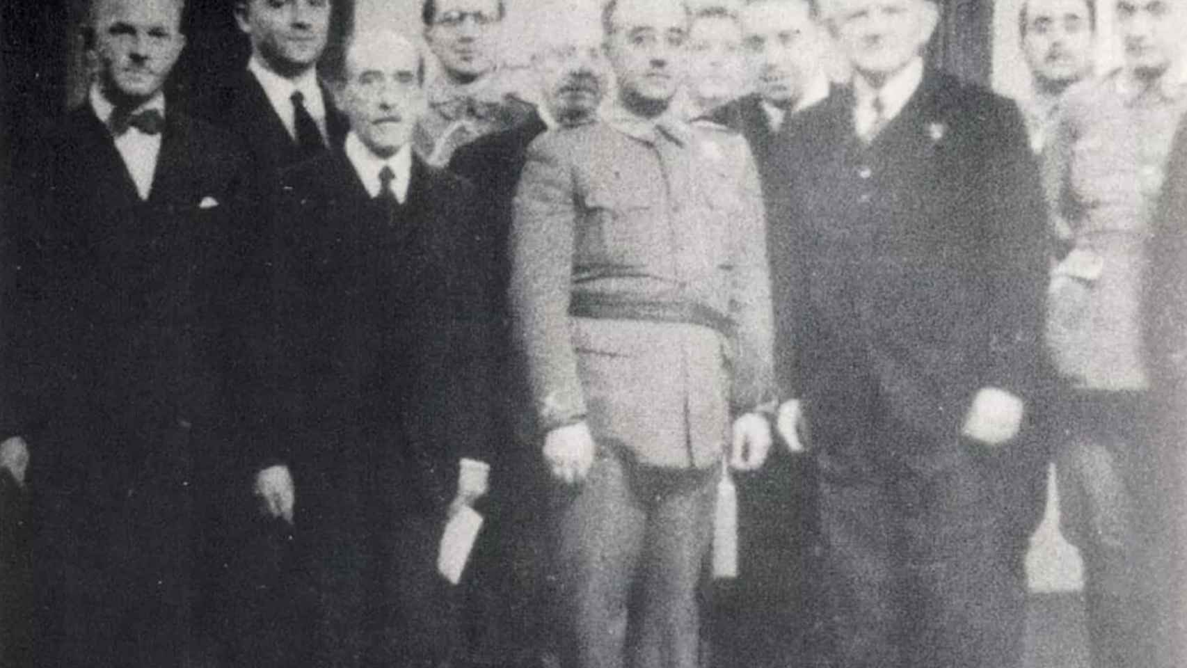 Johannes Bernhard (el segundo por la izquierda) junto con Francisco Franco