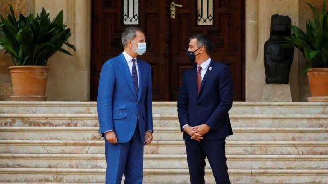 Felipe VI y Pedro Sánchez, el martes, en Marivent.